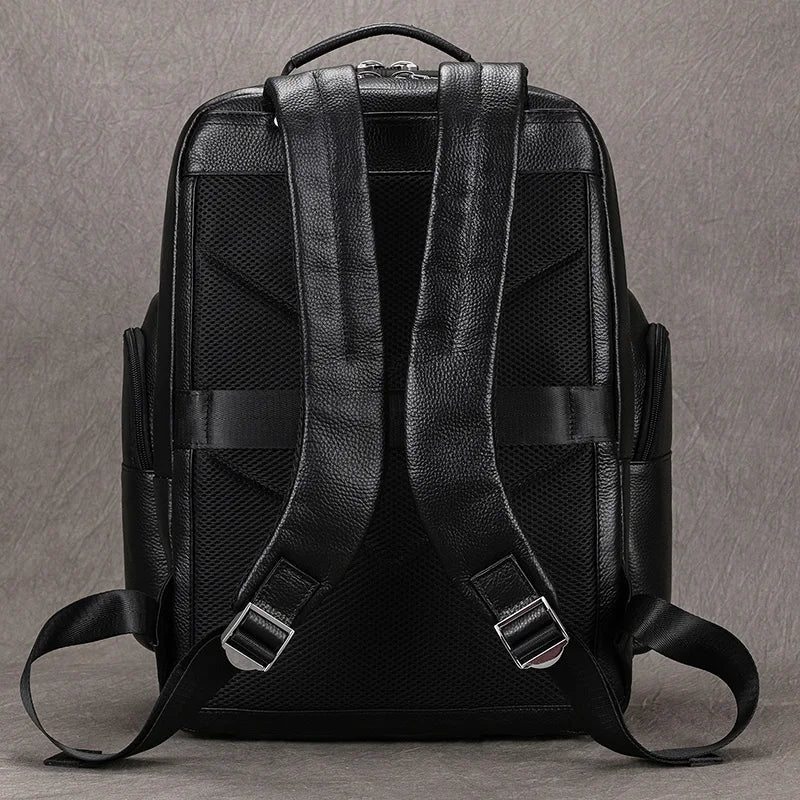 Mochila em Couro Legítimo Vitorini Black para Notebook 17"
